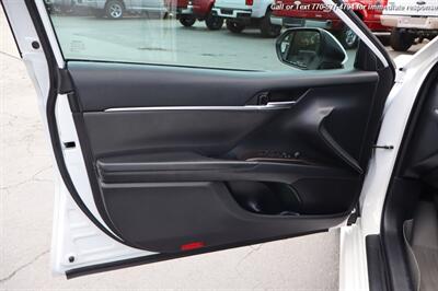 2021 Toyota Camry Hybrid LE  Extra Clean Inside & out! - Photo 10 - Roswell, GA 30075