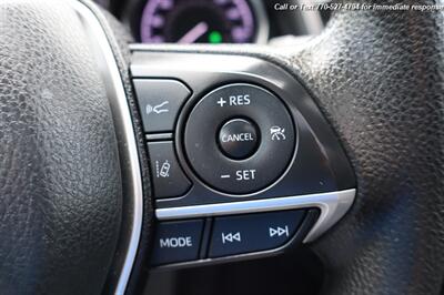 2021 Toyota Camry Hybrid LE  Extra Clean Inside & out! - Photo 14 - Roswell, GA 30075
