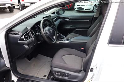 2021 Toyota Camry Hybrid LE  Extra Clean Inside & out! - Photo 9 - Roswell, GA 30075