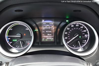 2021 Toyota Camry Hybrid LE  Extra Clean Inside & out! - Photo 12 - Roswell, GA 30075