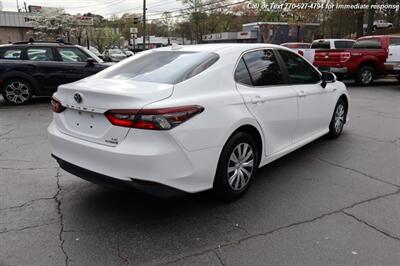 2021 Toyota Camry Hybrid LE  Extra Clean Inside & out! - Photo 6 - Roswell, GA 30075