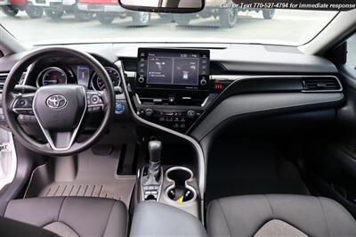 2021 Toyota Camry Hybrid LE  Extra Clean Inside & out! - Photo 24 - Roswell, GA 30075