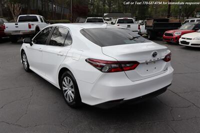 2021 Toyota Camry Hybrid LE  Extra Clean Inside & out! - Photo 8 - Roswell, GA 30075