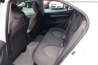2021 Toyota Camry Hybrid LE  Extra Clean Inside & out! - Photo 22 - Roswell, GA 30075