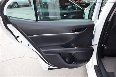 2021 Toyota Camry Hybrid LE  Extra Clean Inside & out! - Photo 23 - Roswell, GA 30075
