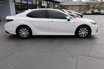 2021 Toyota Camry Hybrid LE  Extra Clean Inside & out! - Photo 5 - Roswell, GA 30075