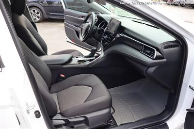 2021 Toyota Camry Hybrid LE  Extra Clean Inside & out! - Photo 26 - Roswell, GA 30075