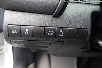 2021 Toyota Camry Hybrid LE  Extra Clean Inside & out! - Photo 11 - Roswell, GA 30075