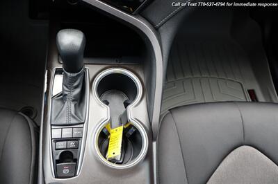 2021 Toyota Camry Hybrid LE  Extra Clean Inside & out! - Photo 20 - Roswell, GA 30075
