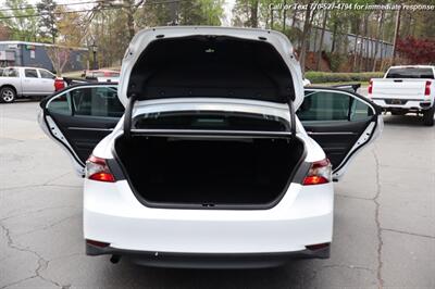 2021 Toyota Camry Hybrid LE  Extra Clean Inside & out! - Photo 31 - Roswell, GA 30075