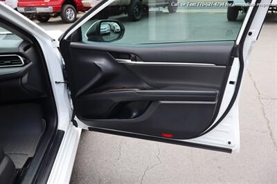 2021 Toyota Camry Hybrid LE  Extra Clean Inside & out! - Photo 27 - Roswell, GA 30075