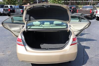 2011 Toyota Camry LE   - Photo 14 - Roswell, GA 30075