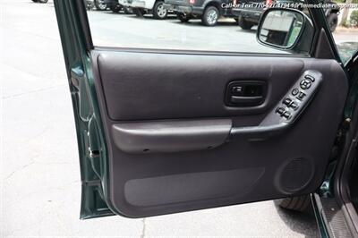 2001 Jeep Cherokee Sport   - Photo 11 - Roswell, GA 30075
