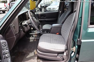 2001 Jeep Cherokee Sport   - Photo 10 - Roswell, GA 30075