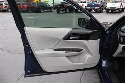 2016 Honda Accord LX  super clean inside and out! free smoke - Photo 10 - Roswell, GA 30075