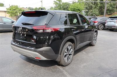 2022 Nissan Rogue SV  super clean inside and out! - Photo 6 - Roswell, GA 30075