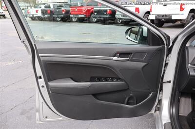 2020 Hyundai Elantra SEL   - Photo 11 - Roswell, GA 30075