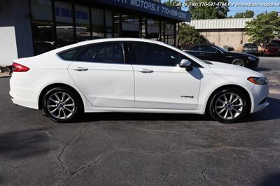 2017 Ford Fusion Hybrid SE   - Photo 5 - Roswell, GA 30075