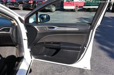 2017 Ford Fusion Hybrid SE   - Photo 22 - Roswell, GA 30075