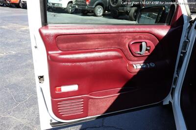 1995 GMC Suburban C1500   - Photo 11 - Roswell, GA 30075