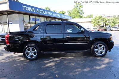 2011 Chevrolet Avalanche LTZ  Extra Clean Inside & out! - Photo 5 - Roswell, GA 30075