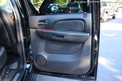 2011 Chevrolet Avalanche LTZ  Extra Clean Inside & out! - Photo 30 - Roswell, GA 30075