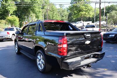 2011 Chevrolet Avalanche LTZ  Extra Clean Inside & out! - Photo 8 - Roswell, GA 30075