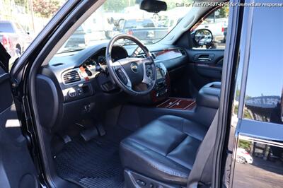 2011 Chevrolet Avalanche LTZ  Extra Clean Inside & out! - Photo 12 - Roswell, GA 30075