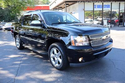 2011 Chevrolet Avalanche LTZ  Extra Clean Inside & out! - Photo 4 - Roswell, GA 30075