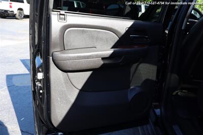 2011 Chevrolet Avalanche LTZ  Extra Clean Inside & out! - Photo 24 - Roswell, GA 30075