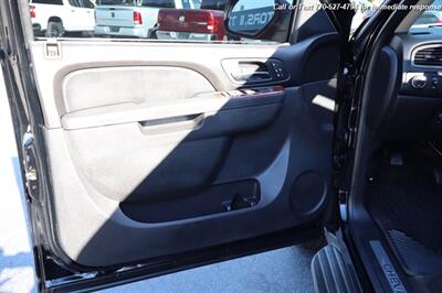 2011 Chevrolet Avalanche LTZ  Extra Clean Inside & out! - Photo 11 - Roswell, GA 30075