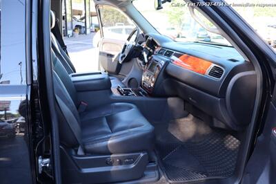 2011 Chevrolet Avalanche LTZ  Extra Clean Inside & out! - Photo 27 - Roswell, GA 30075