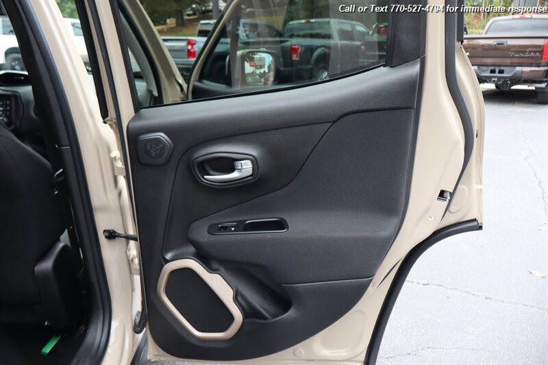 2015 Jeep Renegade Latitude North Edition photo 24