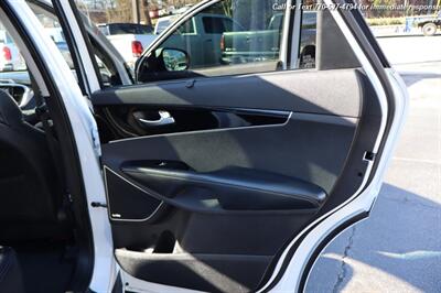2017 Kia Sorento SX V6   - Photo 33 - Roswell, GA 30075