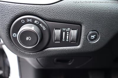 2018 Jeep Cherokee Trailhawk   - Photo 12 - Roswell, GA 30075