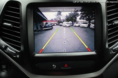 2018 Jeep Cherokee Trailhawk   - Photo 19 - Roswell, GA 30075