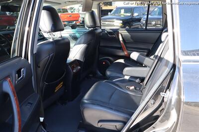 2011 Toyota Highlander Limited   - Photo 24 - Roswell, GA 30075