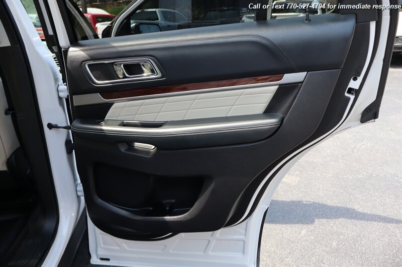 2017 Ford Explorer Platinum photo 31