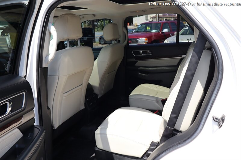 2017 Ford Explorer Platinum photo 23