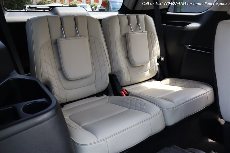 2017 Ford Explorer Platinum photo 32