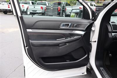 2018 Ford Explorer Sport  Extra Clean Inside & out! - Photo 12 - Roswell, GA 30075