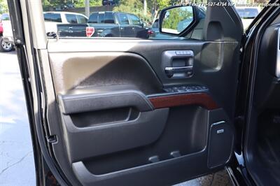 2017 GMC Sierra 1500 SLT  Extra Clean Inside & out! - Photo 11 - Roswell, GA 30075