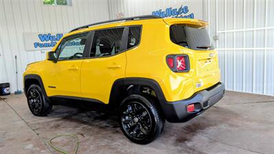 2015 Jeep Renegade Latitude   - Photo 3 - Butler, PA 16001