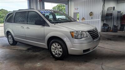 2009 Chrysler Town & Country LX   - Photo 5 - Butler, PA 16001