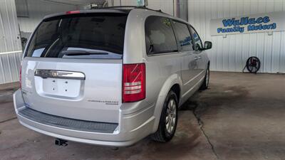 2009 Chrysler Town & Country LX   - Photo 4 - Butler, PA 16001
