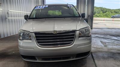 2009 Chrysler Town & Country LX   - Photo 7 - Butler, PA 16001