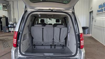 2009 Chrysler Town & Country LX   - Photo 18 - Butler, PA 16001