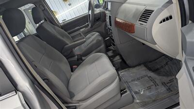 2009 Chrysler Town & Country LX   - Photo 15 - Butler, PA 16001
