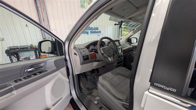 2009 Chrysler Town & Country LX   - Photo 20 - Butler, PA 16001