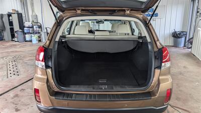 2012 Subaru Outback 2.5i   - Photo 18 - Butler, PA 16001